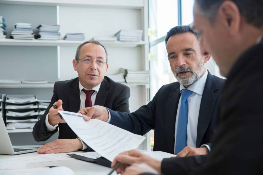 pexels-kampus-production-8428051-min tarifs fiduciaire suisse