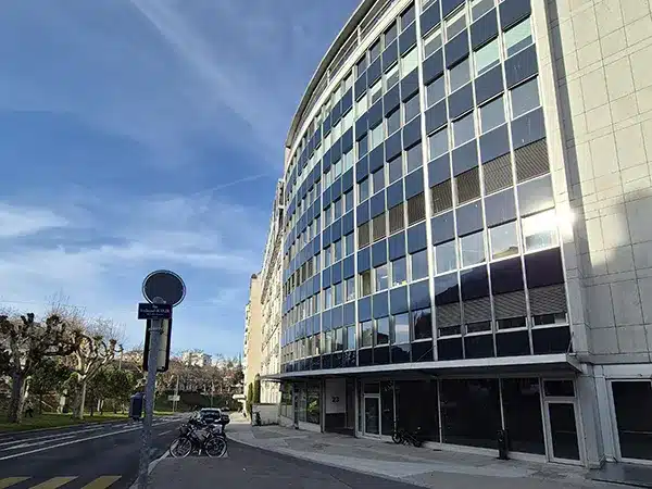 Fachada exterior de un edificio en Ginebra