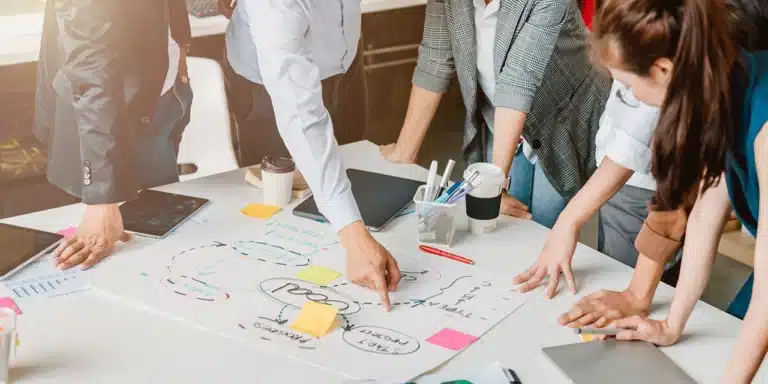 Créer une agence de communication, de publicité ou de marketing en Suisse : forme juridique, TVA du destinataire, droits d’auteur, LCD et freelances