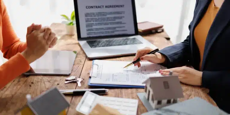Devenir courtier immobilier en Suisse quand on vient de l’étranger : licence, cantons, Lex Koller et commission